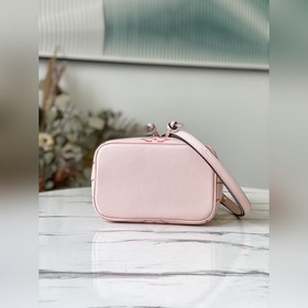 LV Артикул： M45716 Румяна NéoNoé BB Кожа Monogram Empreinte с па