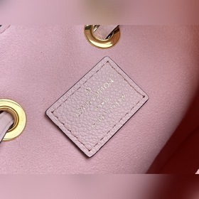 LV Артикул： M45716 Румяна NéoNoé BB Кожа Monogram Empreinte с па