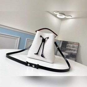 Сумка LV модели M55556 NéoNoé BB повторяет классический дизайн су