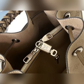 LV Модель M55799, сумка-бакет цвета слоновой кости Muria, из кожи