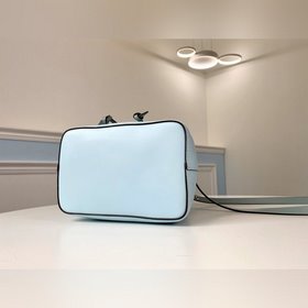 Сумка LV модели M56212 NéoNoé BB продолжает классический дизайн с