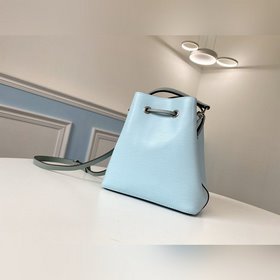 Сумка LV модели M56212 NéoNoé BB продолжает классический дизайн с