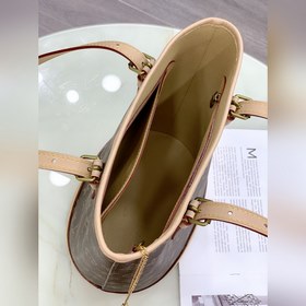LV подержанная сумка-ведро Модель： M42238 Изготовлена из мягкой т