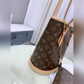 LV подержанная сумка-ведро Модель： M42238 Изготовлена из мягкой т