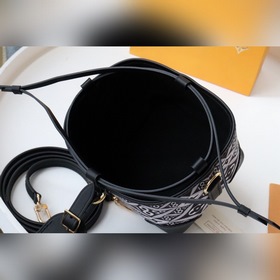 LV модель： M69973 мини-сумка  Новая модель 2020 года для подиум