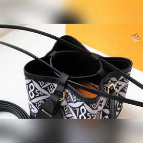 LV модель： M69973 мини-сумка  Новая модель 2020 года для подиум