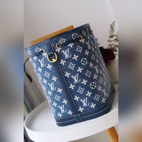 LV Артикул： M59606 Джинсовый синий Эта сумка-бакет изготовлена