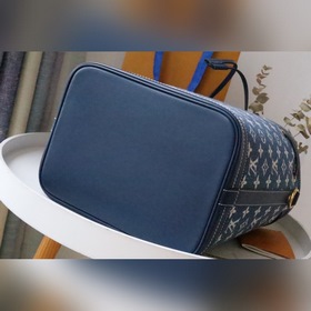 LV Артикул： M59606 Джинсовый синий Эта сумка-бакет изготовлена