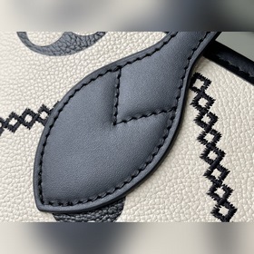 LV « » Артикул： M46039 Молочно-белая сумка-тоут Вес： 0,3 кг. Раз