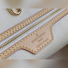 LV Артикул： M45679 Сумка Neverfull среднего размера в цвете «тум