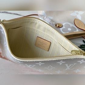 LV Артикул： M45679 Сумка Neverfull среднего размера в цвете «тум