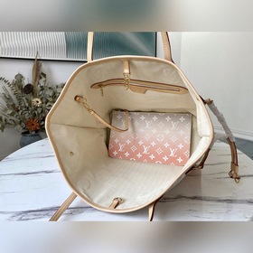 LV Артикул： M45679 Сумка Neverfull среднего размера в цвете «тум