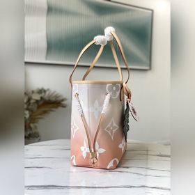 LV Артикул： M45679 Сумка Neverfull среднего размера в цвете «тум