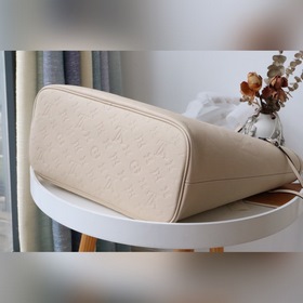 LV модель M45685 Полностью кожаная сумка Neverfull среднего разм