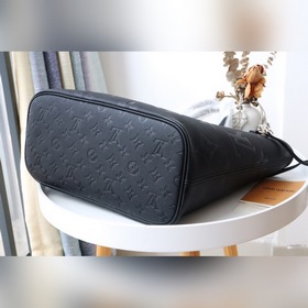 LV Модель： M45685 Сумка-шоппер Neverfull среднего размера из кож