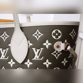 LV Артикул： M46102 Средняя сумка Эта сумка среднего размера изго
