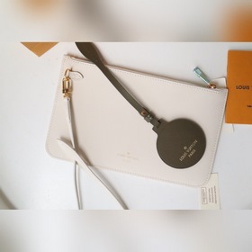 LV Артикул： M46102 Средняя сумка Эта сумка среднего размера изго