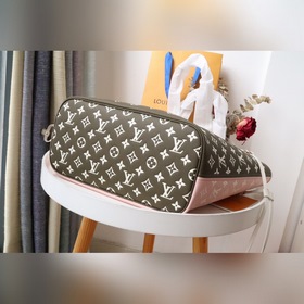LV Артикул： M46102 Средняя сумка Эта сумка среднего размера изго