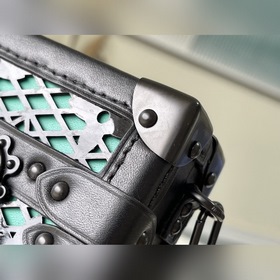 LV Артикул： M20353 Зеленая сумка Знаковый дизайн В данной модели