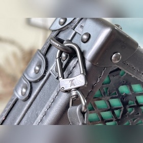 LV Артикул： M20353 Зеленая сумка Знаковый дизайн В данной модели