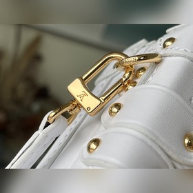 LV Модель： M20847 Белая сумка-коробка Эта сумка изготовлена из к