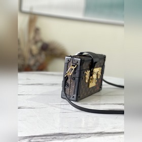 LV Артикул： M44199 Сумка из полимерной ткани с отделкой из полим