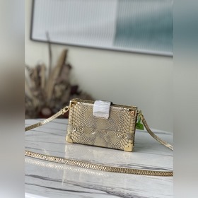 LV Артикул： M44199 Золотая сумка-коробка с узором кожи питона Эт