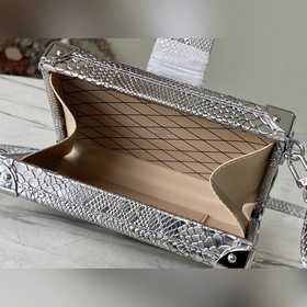 LV Артикул： M44199 Серебристая сумка-коробка с узором кожи питон