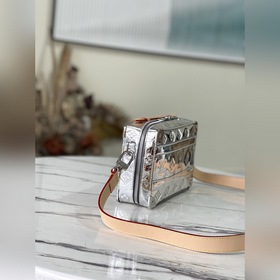 LV Модель： M45885 Сумка из брезента с блестящим покрытием Колле