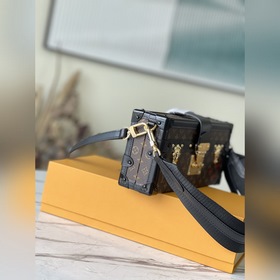 LV Артикул： M46120 Сумка-коробка Эта сумка, созданная путем гор