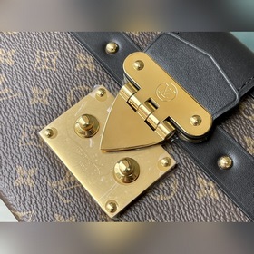 LV Артикул： M46120 Сумка-коробка Эта сумка, созданная путем гор