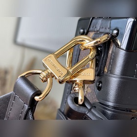 LV Артикул： M46120 Сумка-коробка Эта сумка, созданная путем гор