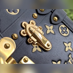 LV Артикул： M57817 Petite Malle Monogram Metal Сумка Металлическ