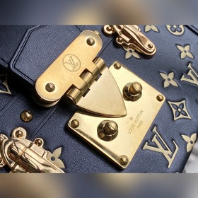 LV Артикул： M57817 Petite Malle Monogram Metal Сумка Металлическ