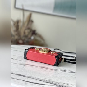 LV Артикул： M59179 Красная сумка-коробка От формы сумки до фирме