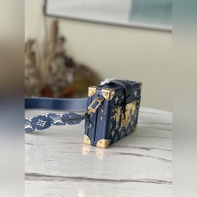 LV Артикул： M59717 Сумка-коробка из денима Придает сумке неприну