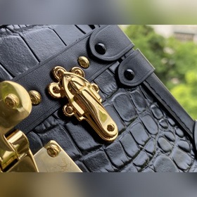LV Артикул： N92049 PETITE MALLE Сумка Сумка Petite Malle изгото
