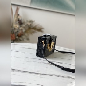 LV Артикул： N92049 PETITE MALLE Сумка Сумка Petite Malle изгото