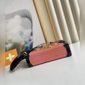 LV « » Модель： N94243 40273 Цвет： розовый PETITE MALLE BOX Сумка