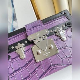 LV « » Артикул： N94390 40273 Алигатор фиолетовый PETITE MALLE BO