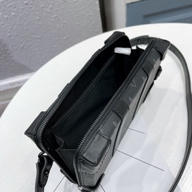 LV Trunk Wallet Артикул： M69838 Сумка изготовлена из классическо