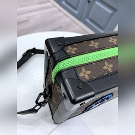 LV Артикул M45619 Сумка-коробка  Не подчиняясь традиционным эст