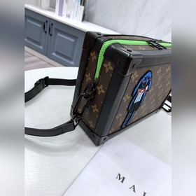 LV Артикул M45619 Сумка-коробка  Не подчиняясь традиционным эст