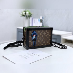 LV Артикул M45619 Сумка-коробка  Не подчиняясь традиционным эст