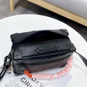 LV Артикул： 44480 Черная кожаная сумка из серии Boxes MINI SOFT 