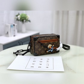 LV Артикул： M80159 Серия игрушек-кукол Mini Soft Trunk Коробка-су