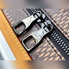 LV Модель M40381 Nigo совместная коллекция квадратная сумка SOFT 