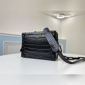 LV Модель M44478 Сумка SOFT TRUNK из кожи с крокодиловым узором
