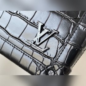 LV Модель M44478 Сумка SOFT TRUNK из кожи с крокодиловым узором 