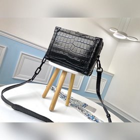 LV Модель M44478 Сумка SOFT TRUNK из кожи с крокодиловым узором 
